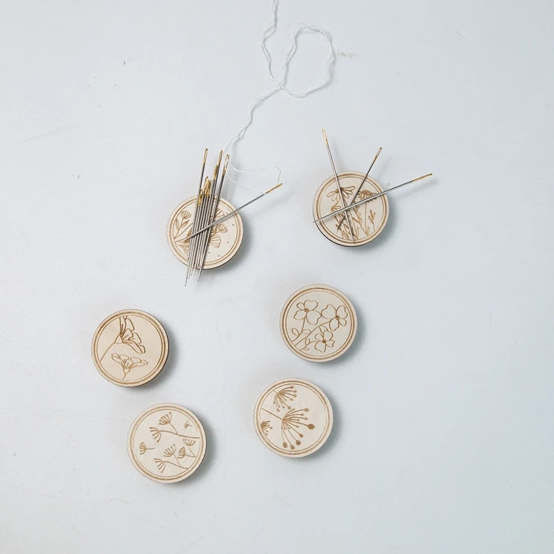 2Pcs Cross Stitch Wood Needle  - огляд і ціна Needle Minder Magnet
