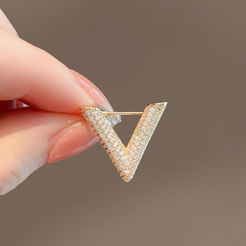 V Letter Rhinestone Small Summ - огляд і ціна Embroidery Initials