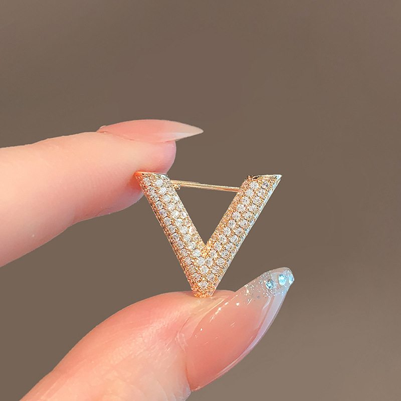 V Letter Rhinestone Small Summ - огляд і ціна Embroidery Initials